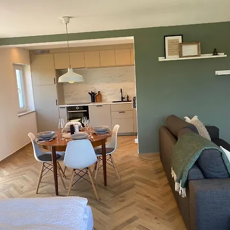 Moderne Mit Garten Apartment