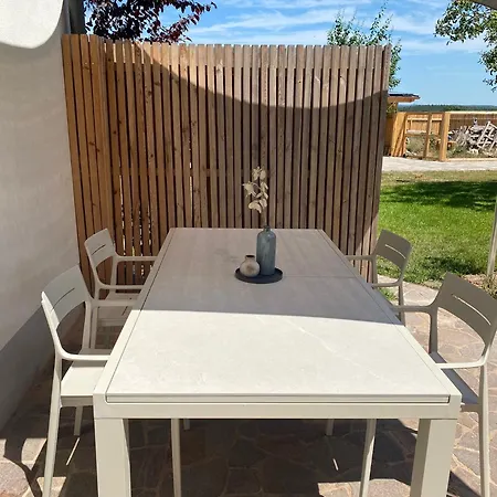 Moderne Mit Garten Apartment Spalt